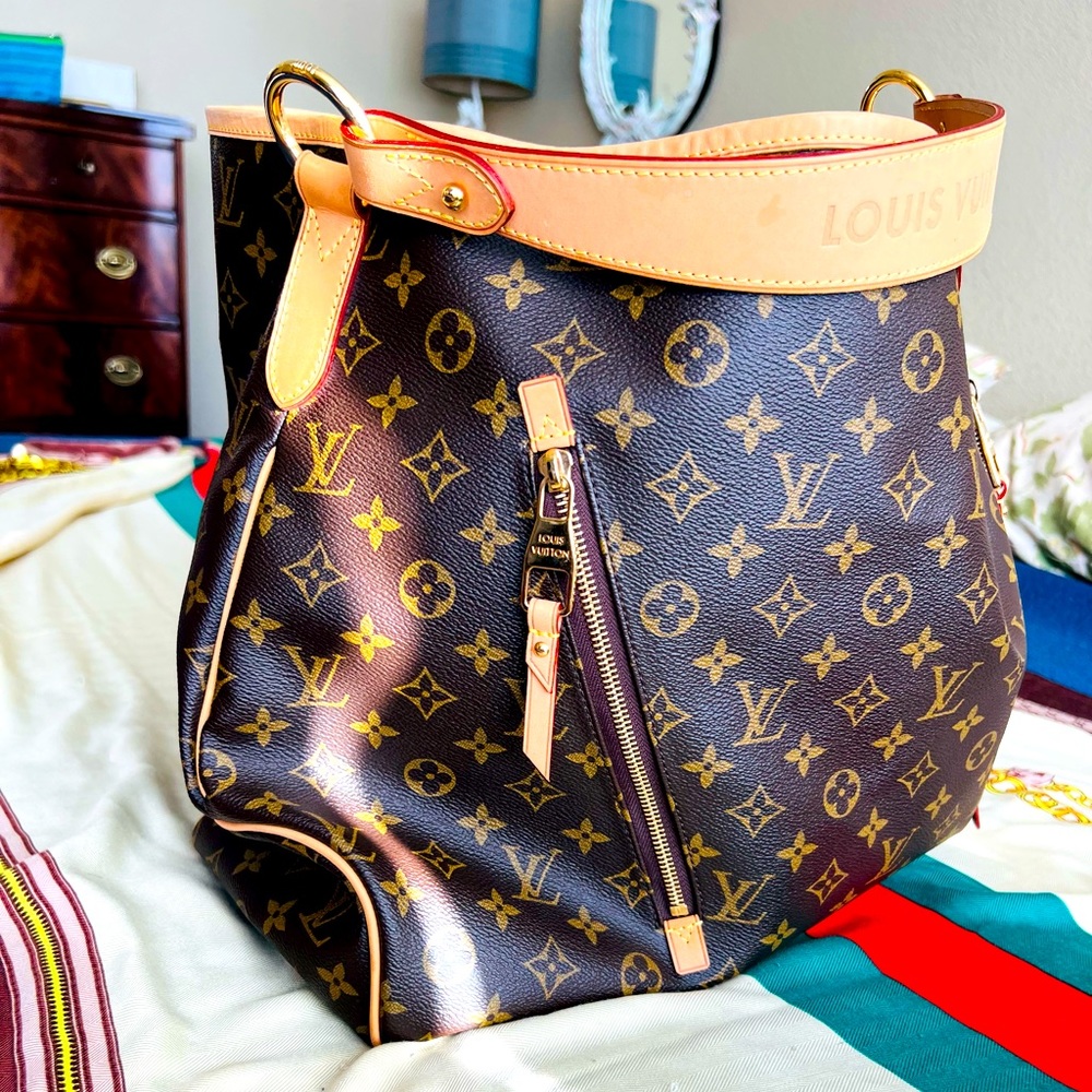 MY BEAUTIFUL LOUIS VUITTON DELIGHTFUL GM USED ONCE .NEW CONDITION ✨